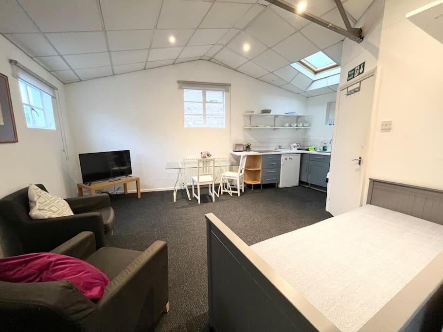 Cosy Apt 5mins Walk From Station * Londra